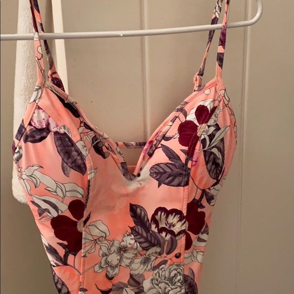 Brand new never worn seafolly bathing suit. - Picture 8 of 8